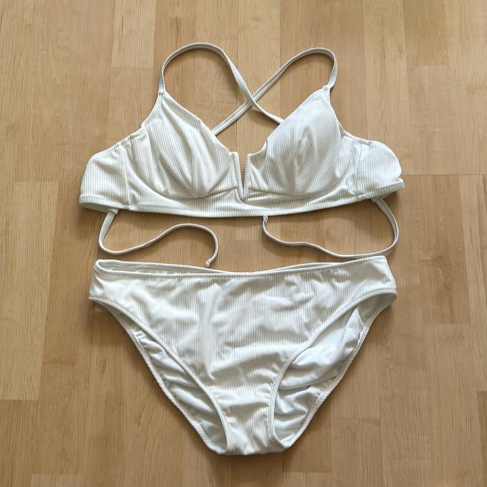 SHADE & SHORE White two piece bikini, ribbed and cross backed with ruched bottom